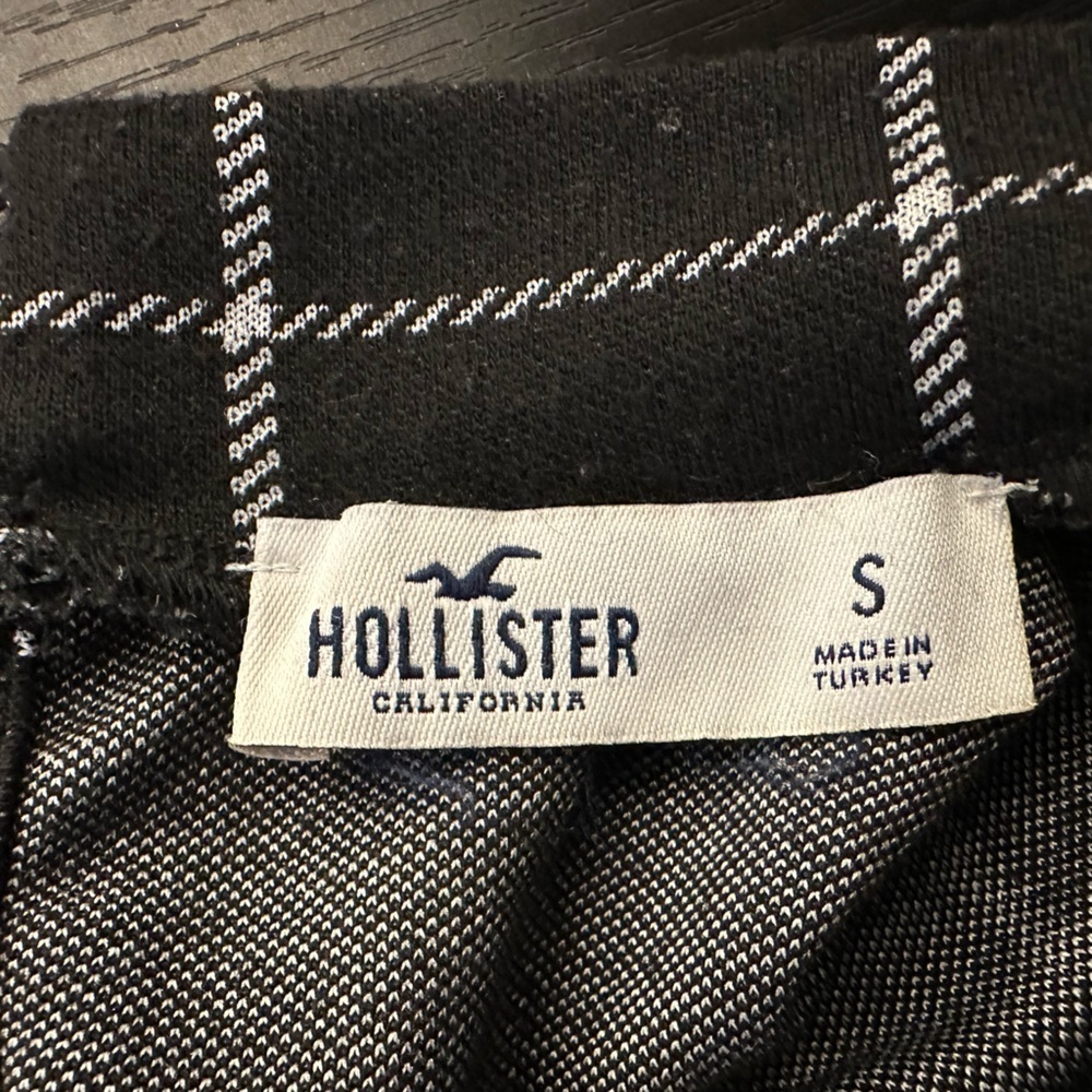 Hollister Black Grid Pattern Crop Top - Picture 4 of 5